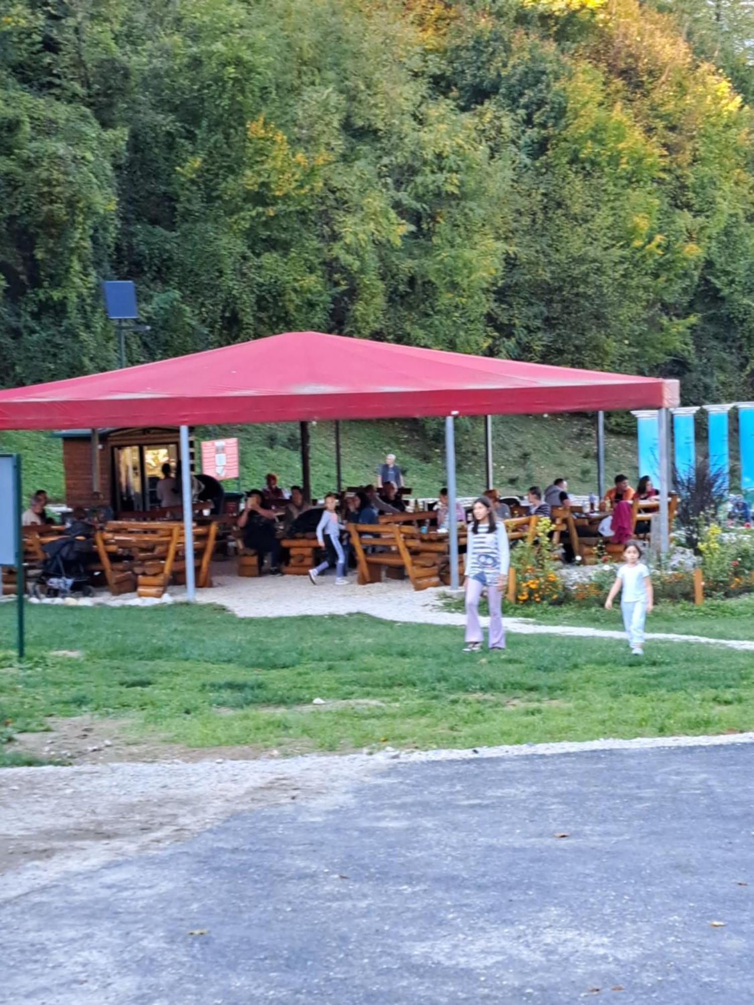 Mala Farma Nani Villa Visoko Buitenkant foto